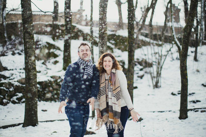 Sesión de fotos de familia en la nieve en invierno en Santa Fe del Montseny (33) Sesión de fotos de familia en la nieve en invierno en Santa Fe del Montseny (33)