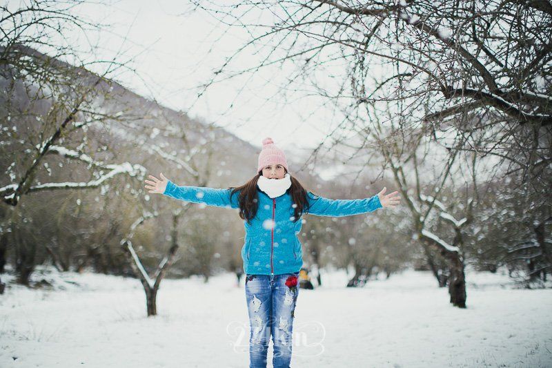 Sesión de fotos de familia en la nieve en invierno en Santa Fe del Montseny (29) Sesión de fotos de familia en la nieve en invierno en Santa Fe del Montseny (29)