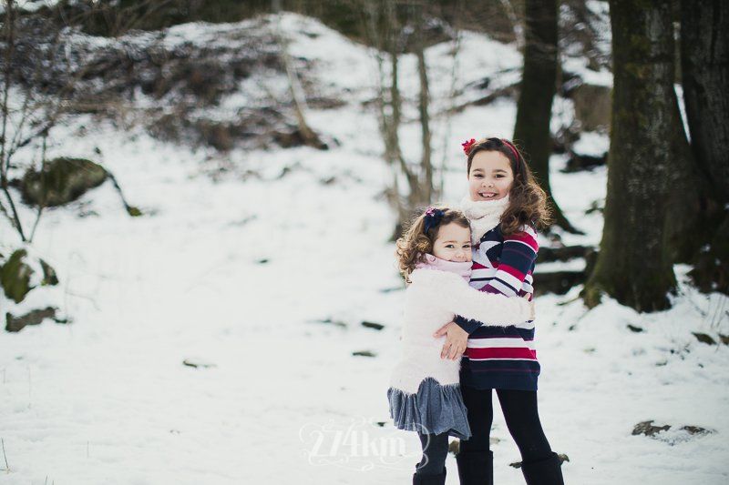 Sesión de fotos de familia en la nieve en invierno en Santa Fe del Montseny (24) Sesión de fotos de familia en la nieve en invierno en Santa Fe del Montseny (24)