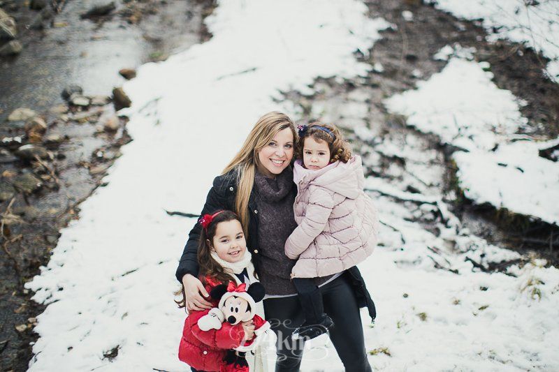 Sesión de fotos de familia en la nieve en invierno en Santa Fe del Montseny (20) Sesión de fotos de familia en la nieve en invierno en Santa Fe del Montseny (20)
