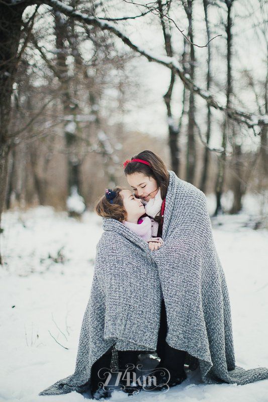 Sesión de fotos de familia en la nieve en invierno en Santa Fe del Montseny (18) Sesión de fotos de familia en la nieve en invierno en Santa Fe del Montseny (18)