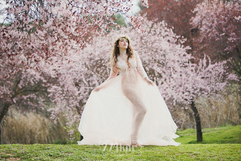 Sesi&oacute;n de fotos book profesional en exterior en primavera en los ciruelos en flor (11)